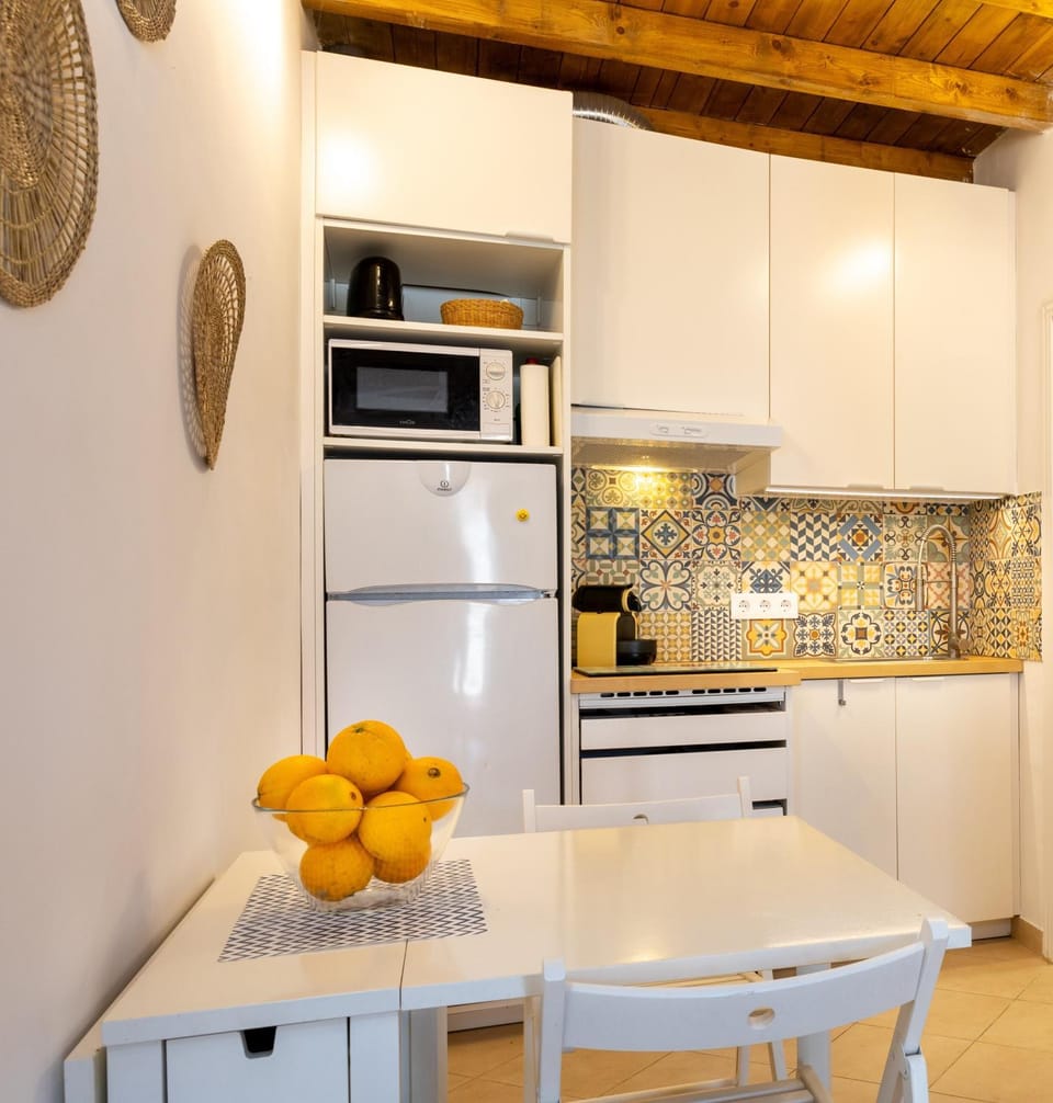 Kitchen or kitchenette, Living room
