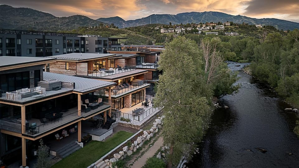 Property building, Bird's eye view, Mountain view