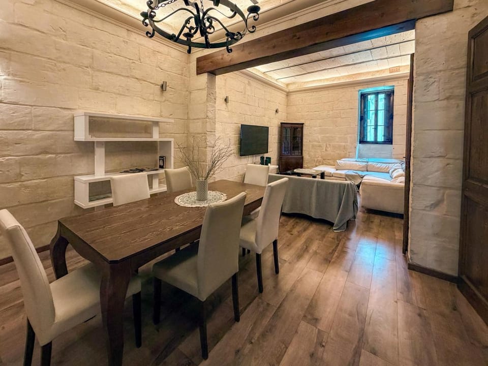 5 Bedroom Townhouse with Rooftop Terrace 20m from Sliema Promenade House in Sliema