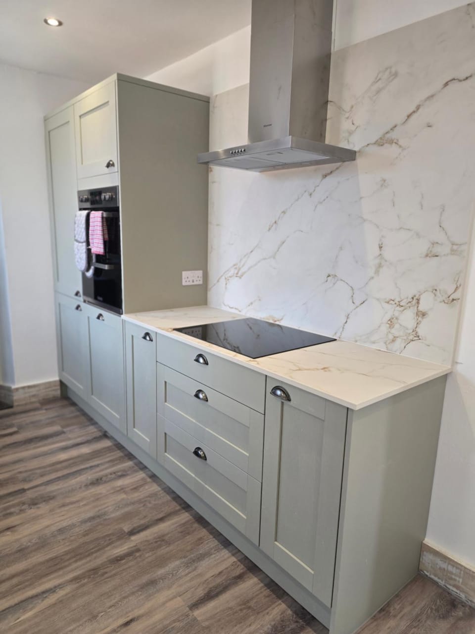 Kitchen or kitchenette, oven, stove