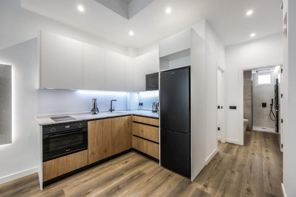 Kitchen or kitchenette, microwave, oven