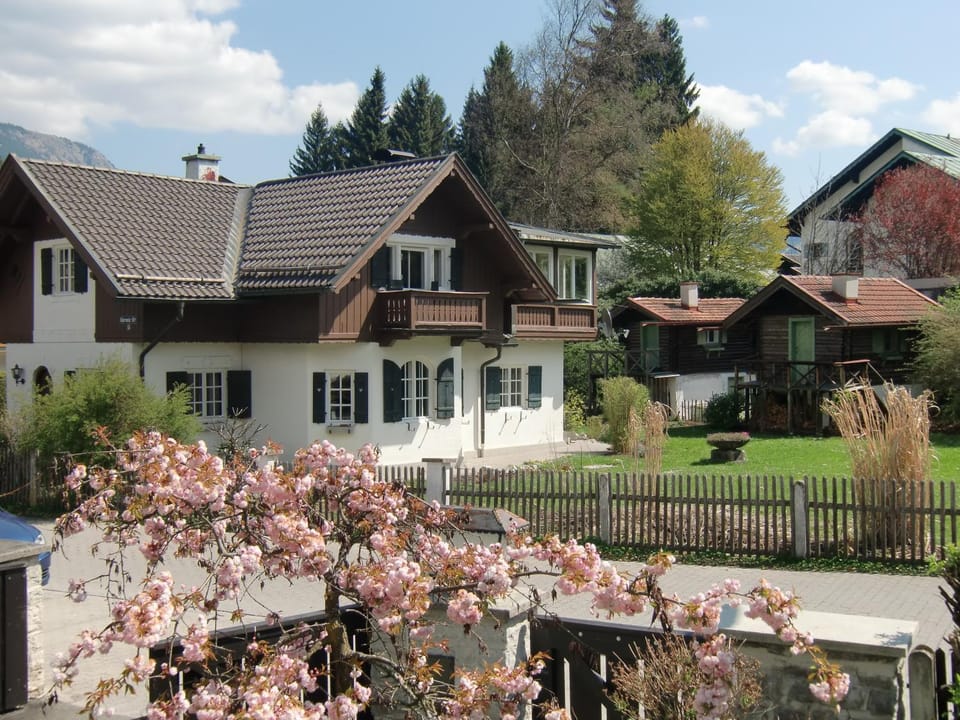 Property building, Spring, Off site, Day