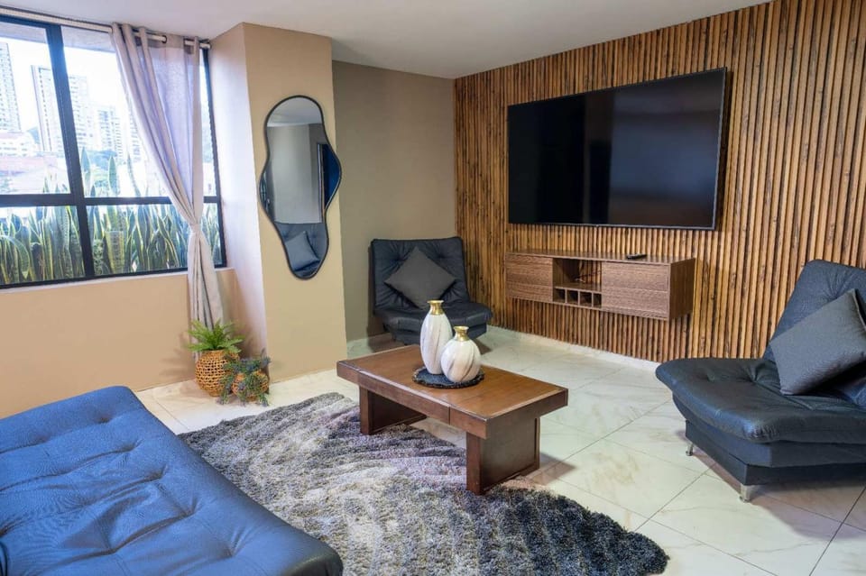 Communal lounge/ TV room, TV and multimedia, Living room, Evening entertainment
