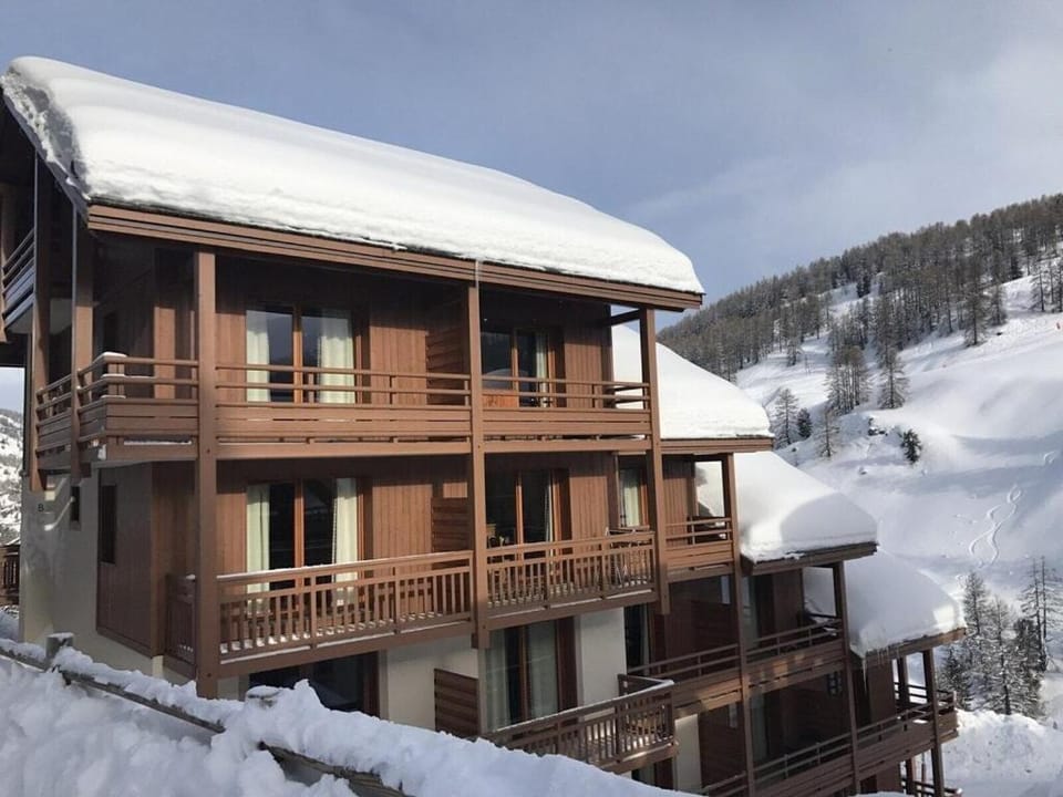 VARS aux pieds des pistes Appartement T2 4 personnes Résidence Le Hameau des Rennes 4 étoiles avec piscine et parking privés Apartment in Piedmont