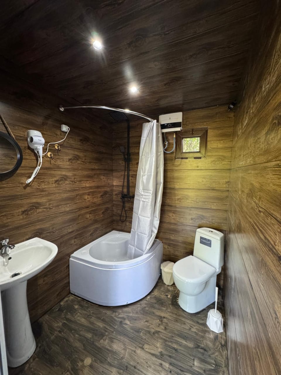 Shower, Toilet