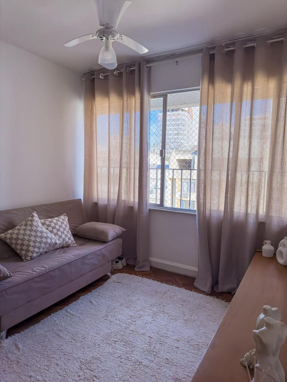 Bed, Living room