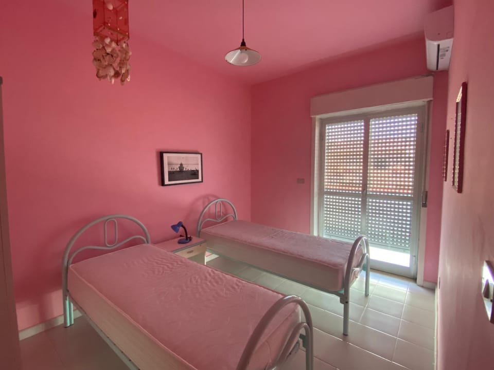 Rainbow Seafront Apartment Apartment in Calabria