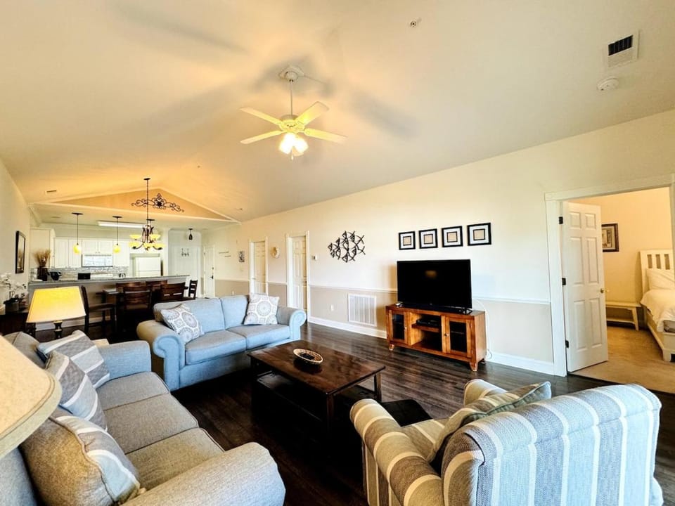 Gorgeous top floor 3BR condo at Magnolia Pointe Apartment in Myrtle Beach