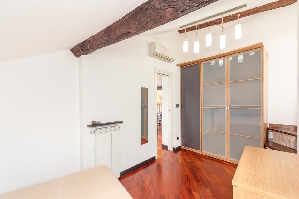 Bedroom, air conditioner