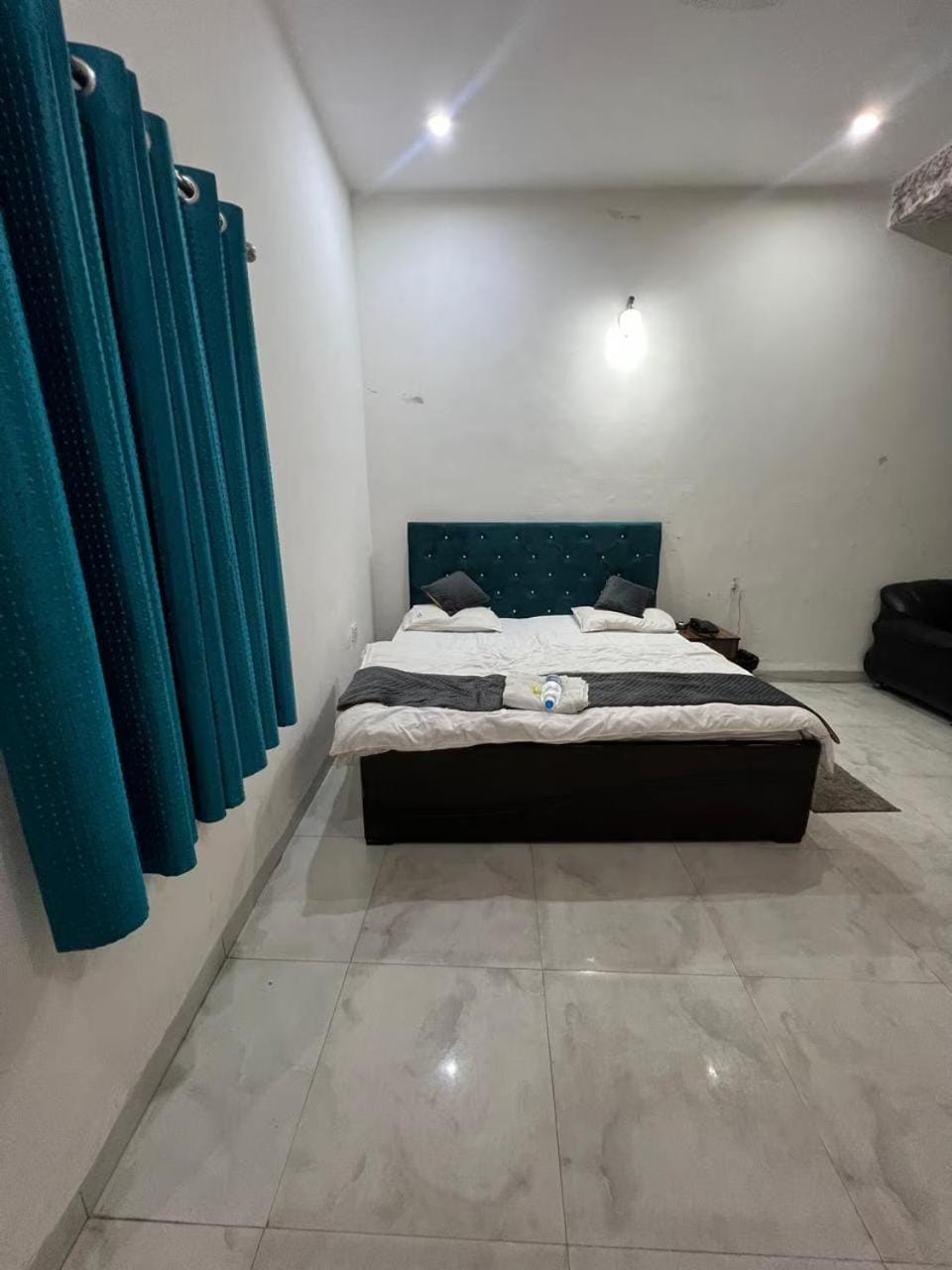Bed, Photo of the whole room, Bedroom, towels, air conditioner