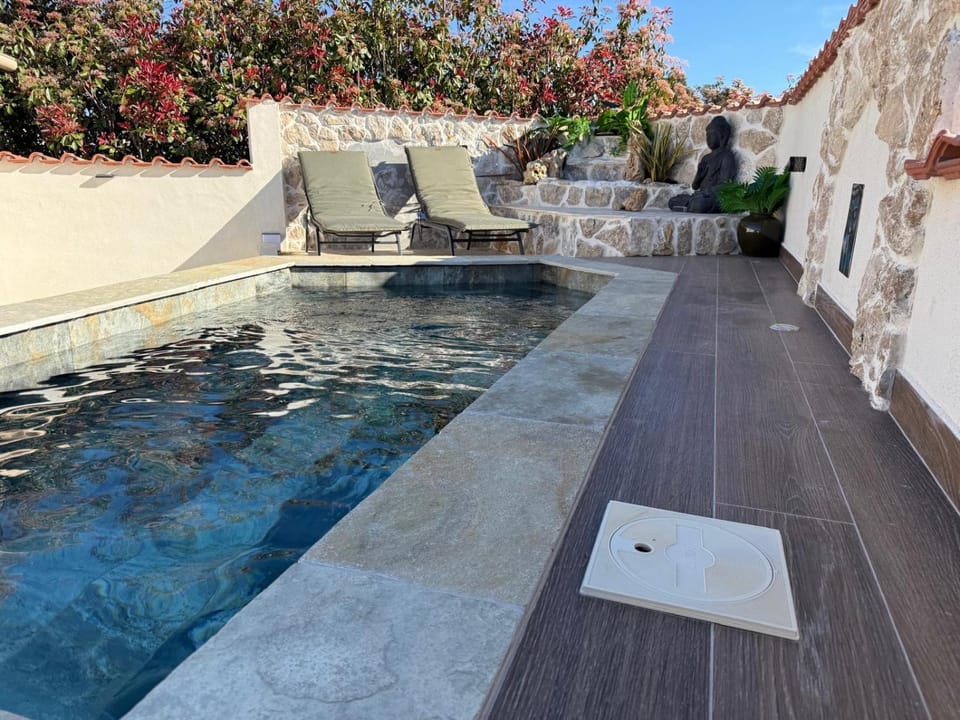 Villa Anna T2 avec piscine et jardin privé, escapade romantique en Corse Vacation rental in Corsica
