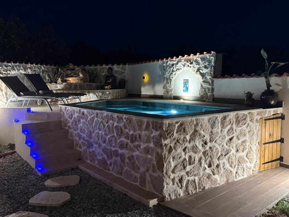 Villa Anna T2 avec piscine et jardin privé, escapade romantique en Corse Vacation rental in Corsica