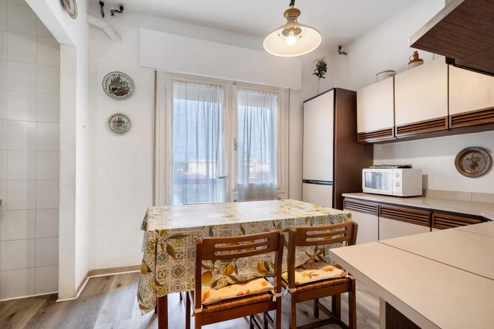 Property building, Kitchen or kitchenette, Living room