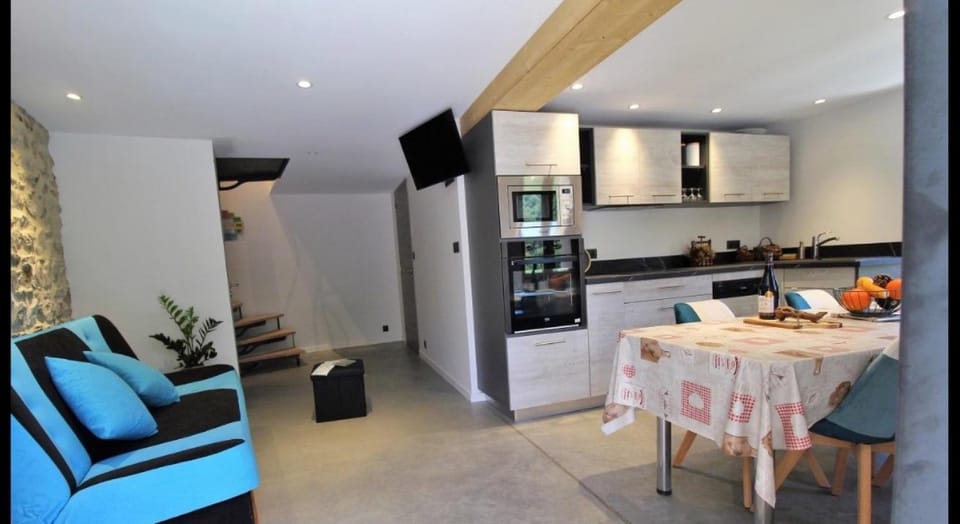 Property building, Kitchen or kitchenette, Living room