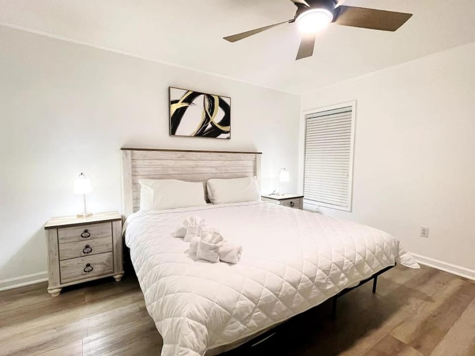 Spacious duplex short walk to the beach shared Pool House in Crescent Beach