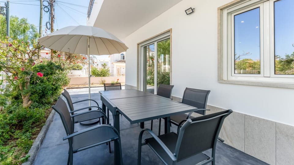 Patio, Dining area