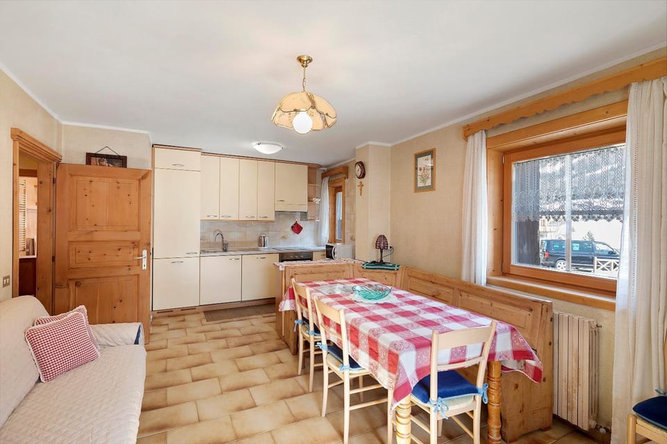 Property building, Kitchen or kitchenette, Living room
