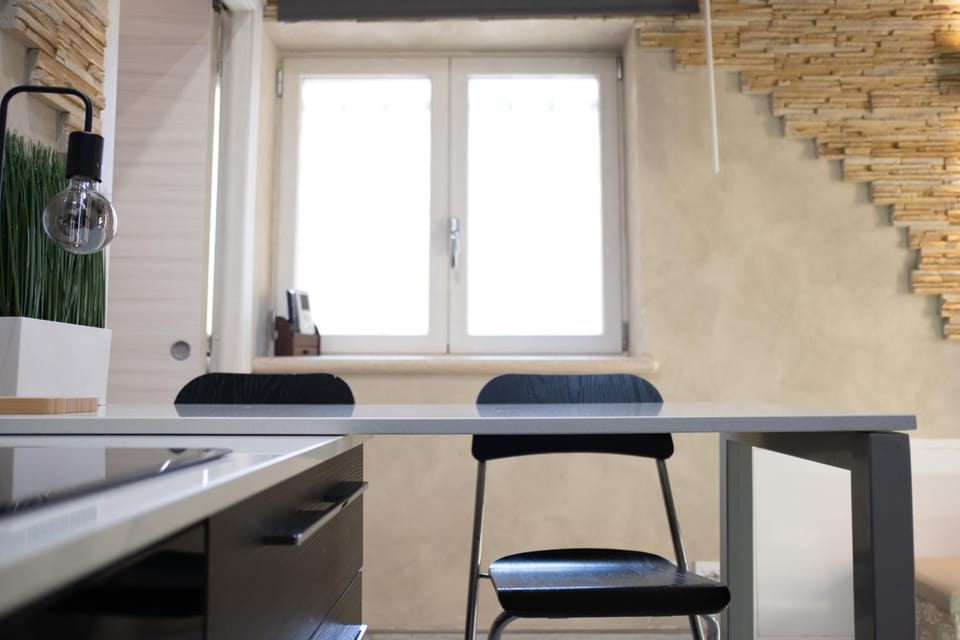 Kitchen or kitchenette, Living room, Seating area, Dining area