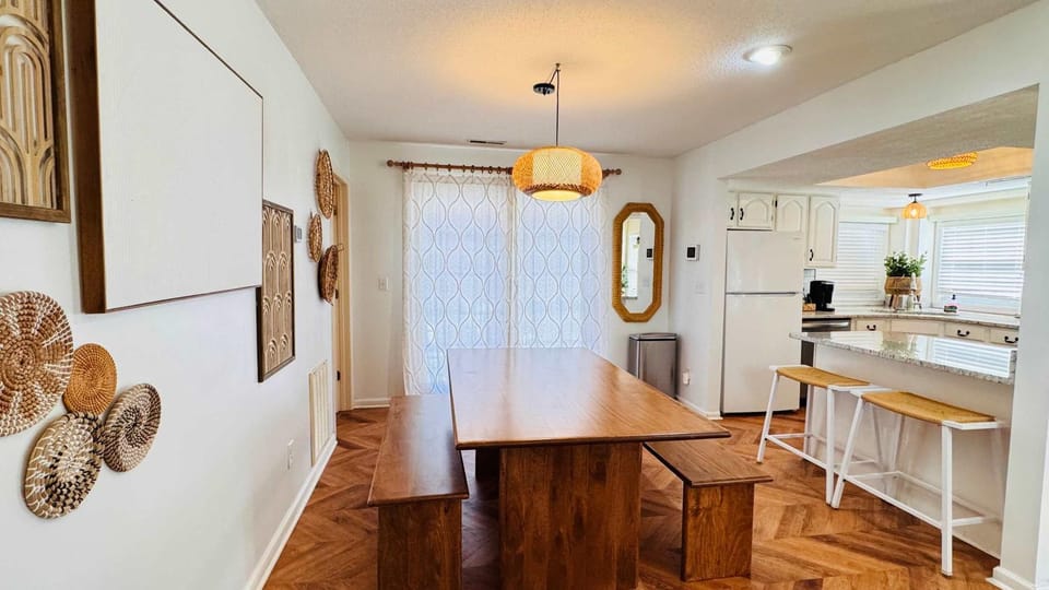 Charming Home - Pet Friendly - 4 Blocks from Beach House in North Myrtle Beach