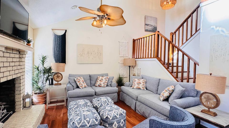 Charming Home - Pet Friendly - 4 Blocks from Beach House in North Myrtle Beach