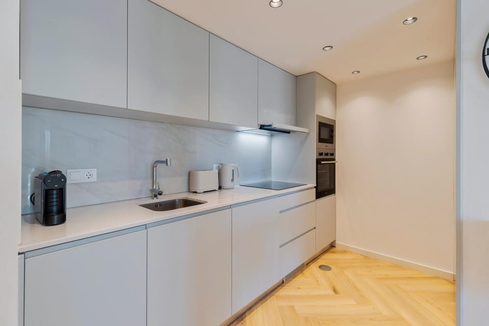 Coffee/tea facilities, Kitchen or kitchenette, minibar, oven, stove, toaster