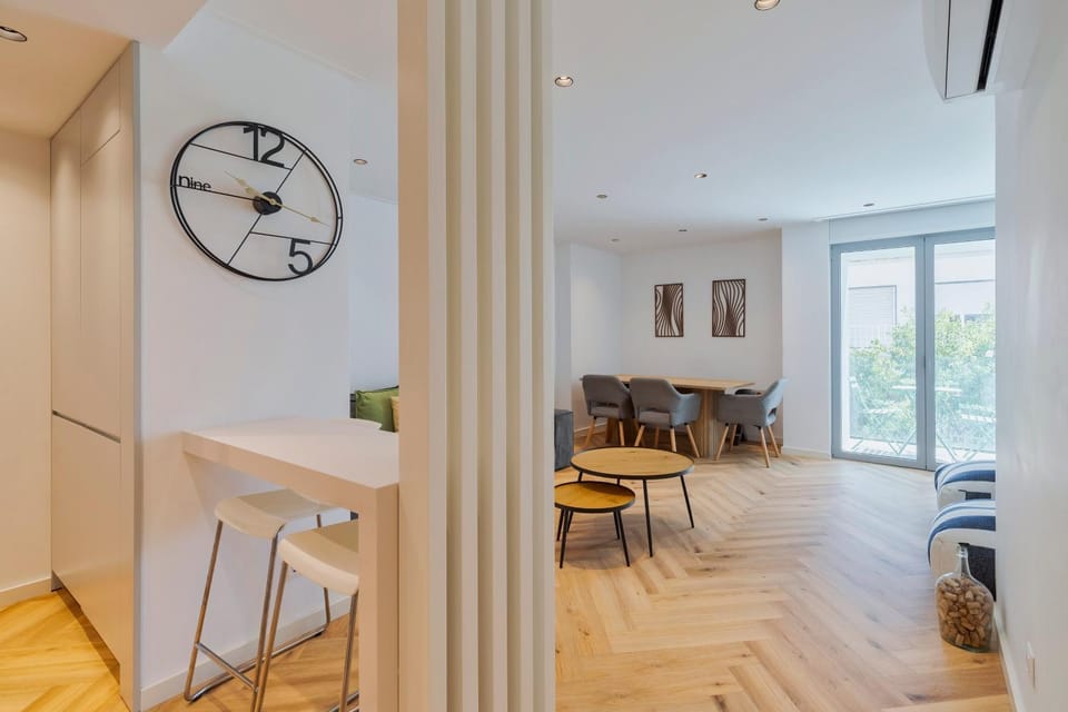 Living room, Seating area, Dining area, air conditioner