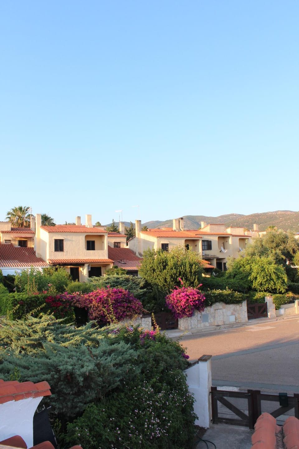 Property building, Natural landscape, Quiet street view, Parking