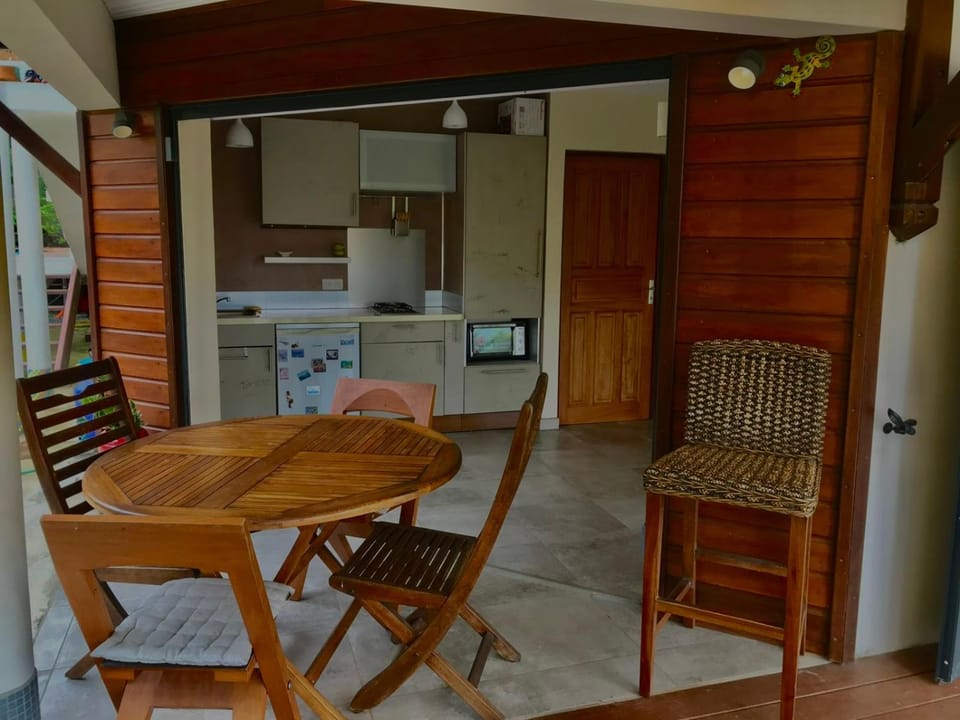 Patio, Kitchen or kitchenette, Dining area, stove