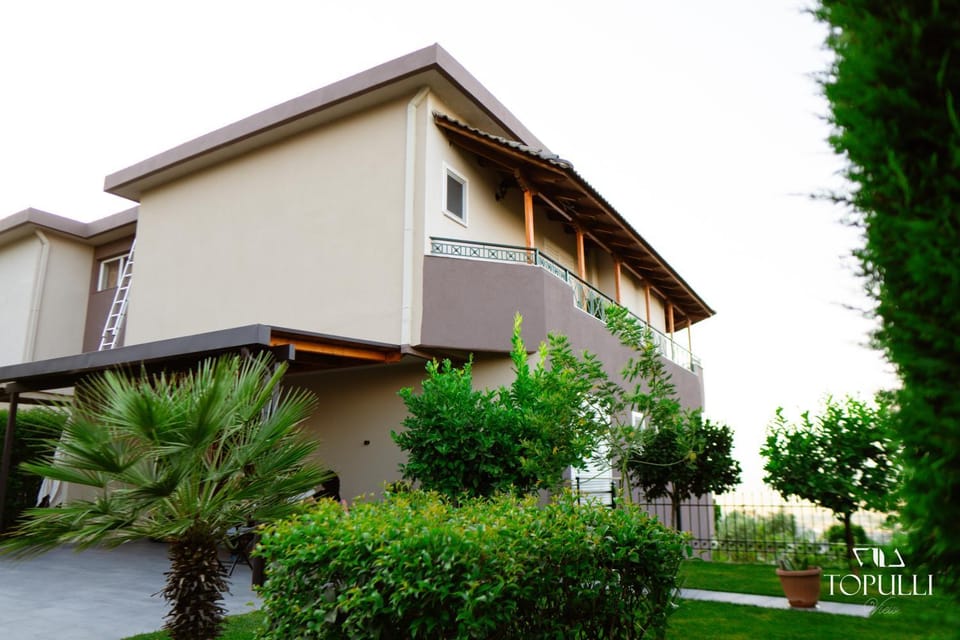 Property building, Spring, Day, Garden, Garden view