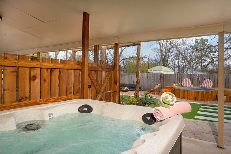 Close to Main Hot tub Cowboy Pool Fire Pit House in Fredericksburg