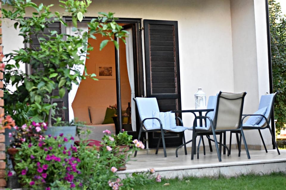 Patio, Garden, Balcony/Terrace, Seating area