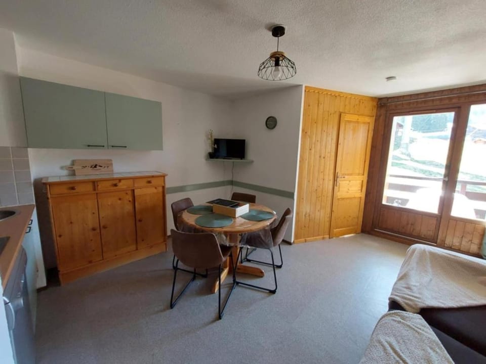 TV and multimedia, Kitchen or kitchenette, Seating area, Dining area