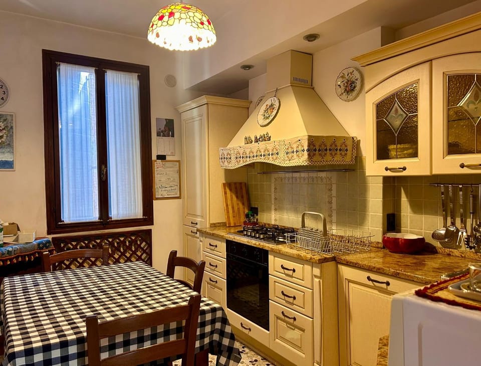 Kitchen or kitchenette, oven