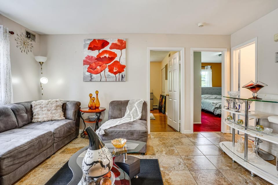 8 Mi to Long Beach: Cozy Apt w/ Fenced Yard! Apartment in Baldwin