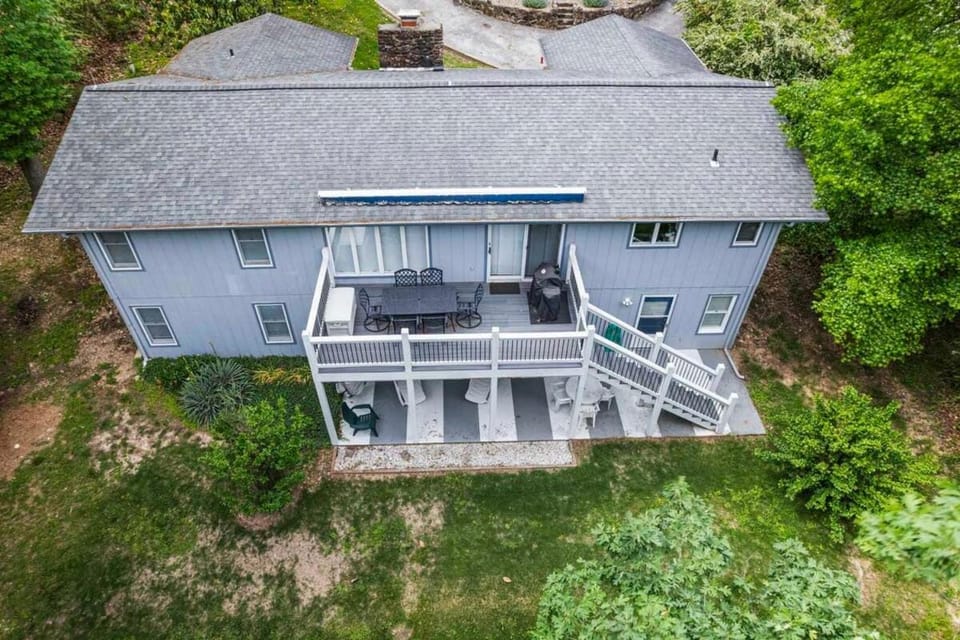 5 BR lakefront home with swim dock bunk room High Speed WiFi House in Table Rock Lake