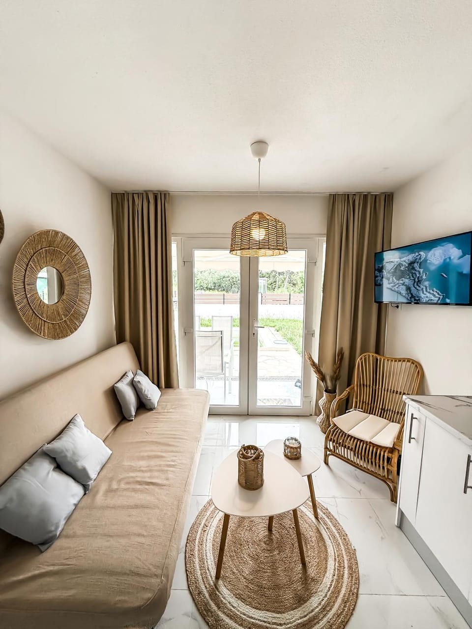 Communal lounge/ TV room, Bed, TV and multimedia, Living room, Seating area