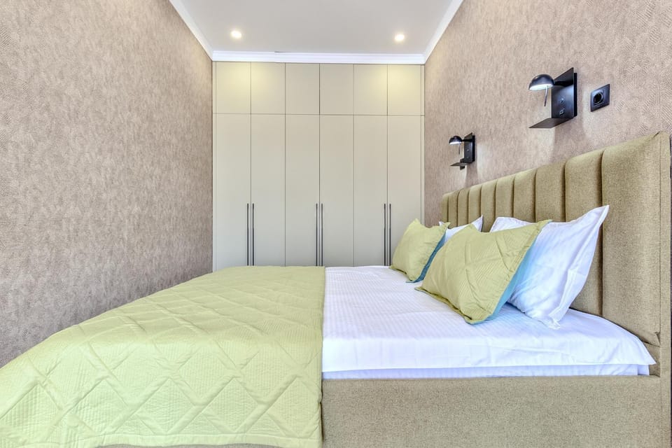 Bed, Photo of the whole room, Bedroom, wardrobe