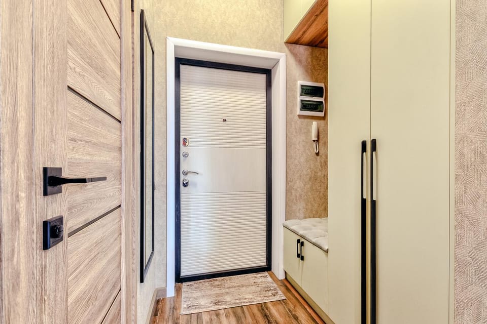 Facade/entrance, wardrobe