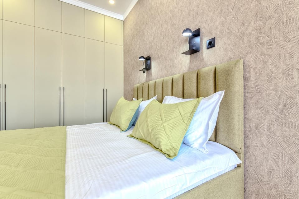 Bed, Photo of the whole room, Bedroom, wardrobe