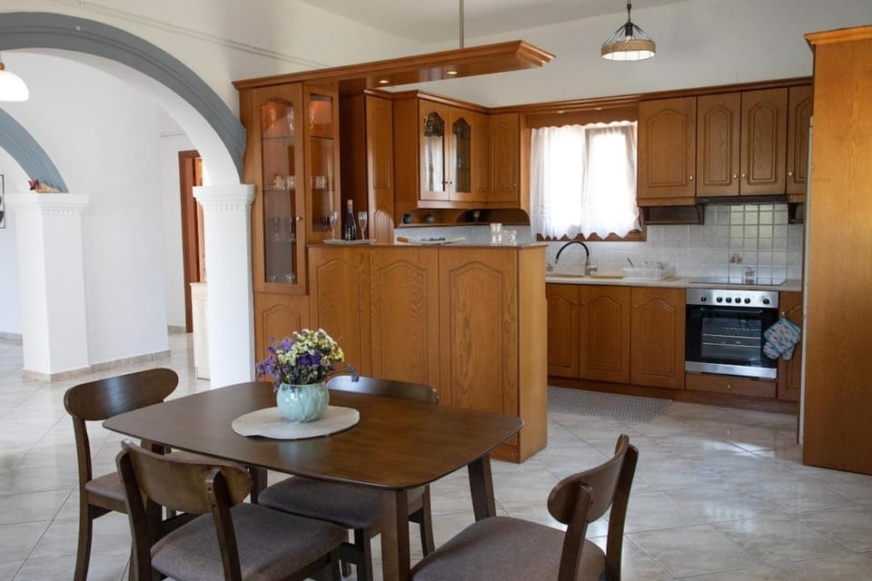 Debbie's Holiday Home with sunset House in Decentralized Administration of the Aegean