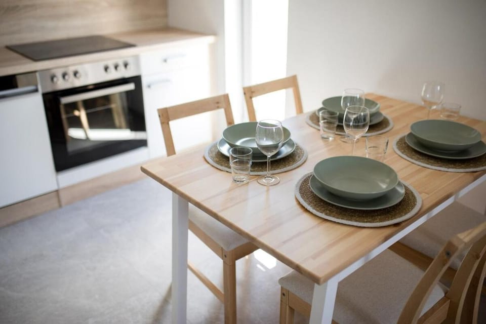Kitchen or kitchenette, Dining area, minibar, pet friendly, stove