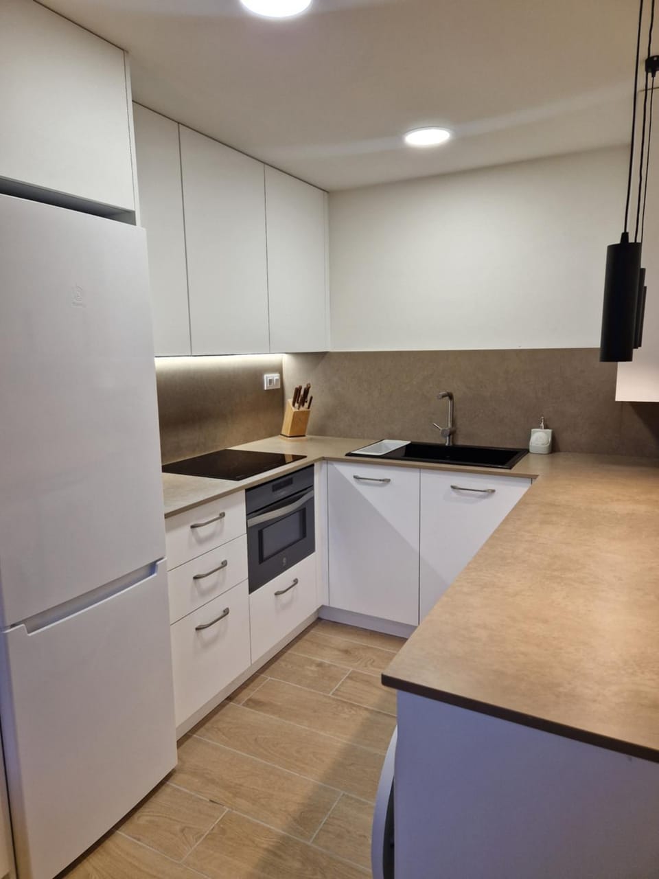 Kitchen or kitchenette, dishwasher