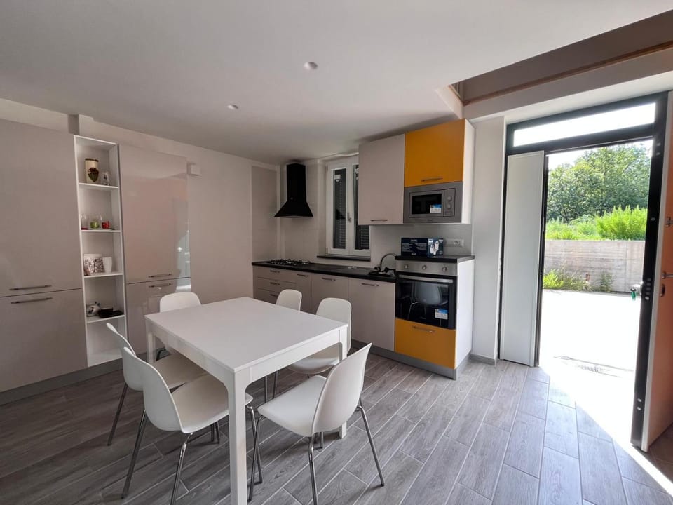 Kitchen or kitchenette, Dining area, dishwasher, oven, stove