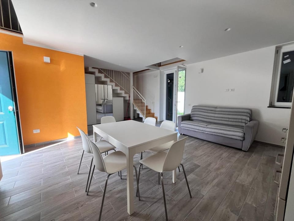 Living room, Photo of the whole room, Dining area