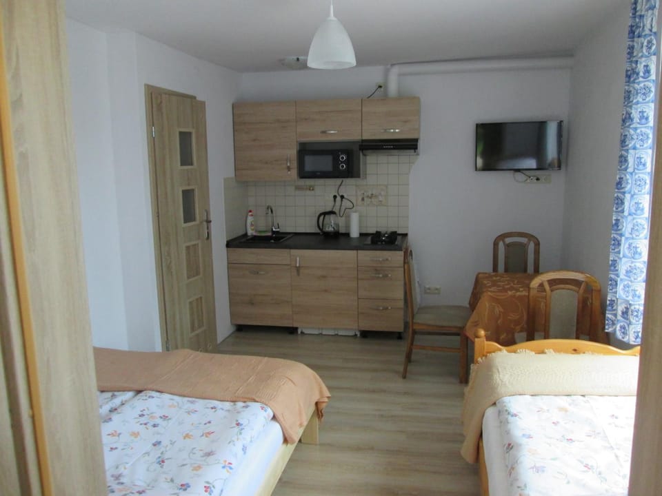 Bed, Kitchen or kitchenette, Photo of the whole room, Bedroom