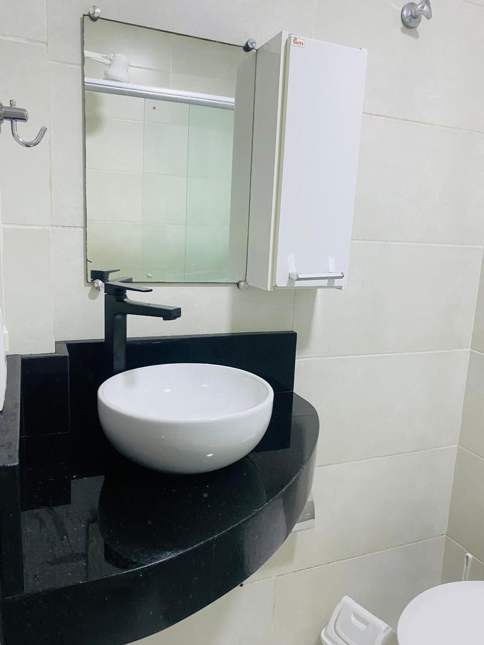 Sol e Mar Copacabana -ar condicionado , geladeira, Wi-Fi e 3 camas a 1 quadra da praia Apartment in Rio de Janeiro