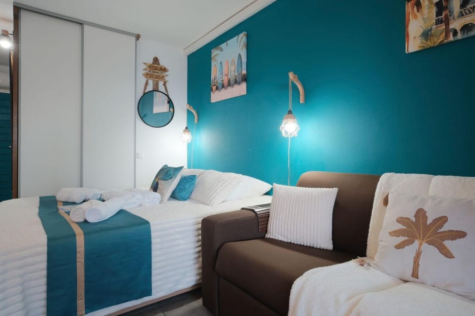 Bed, Living room, Seating area, Bedroom