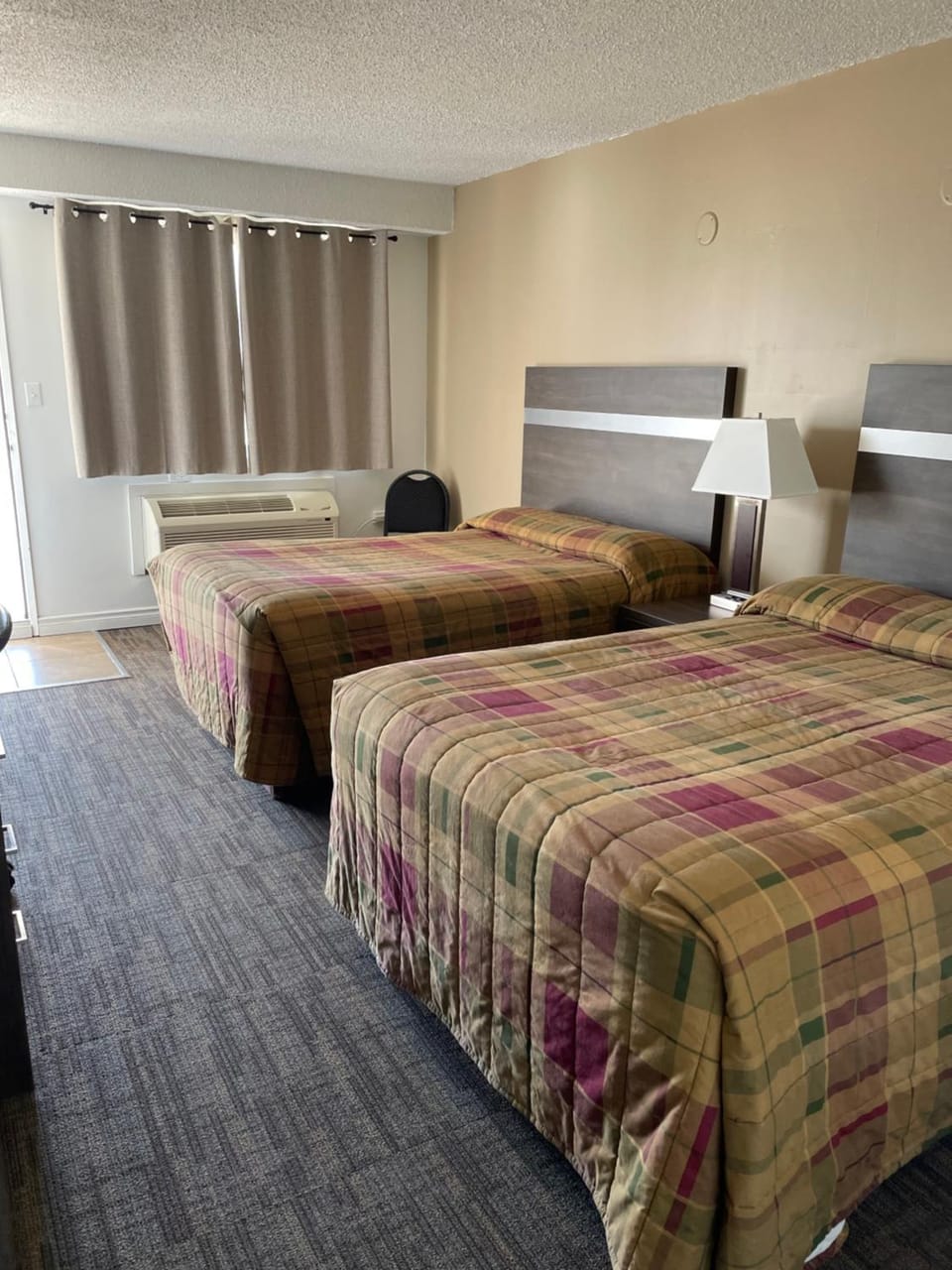 Hilltop Motor Inn Hotel in Alberta