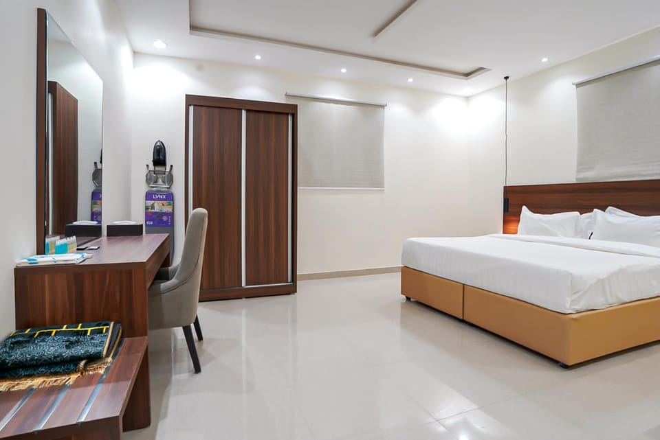 Photo of the whole room, Bedroom