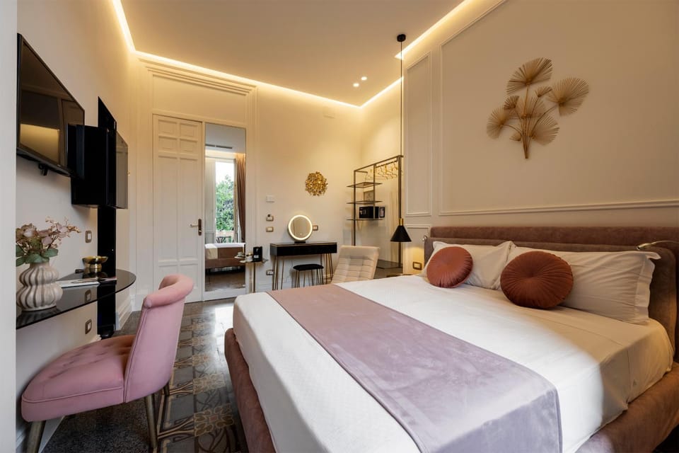 Bed, Living room, Bedroom